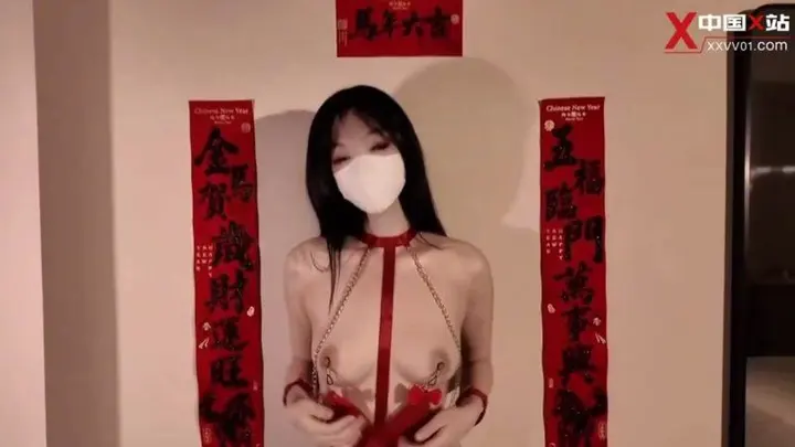 【小猫咪】 马年春光乍泄好事成双的夜晚 吊乳骚裙乳粒时刻保持凸激 蛮腰骑乘操茎湿淋淋抽插 白虎穴被凿的好爽痉挛